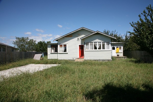 10 Shoalhaven St sold for $82,000.jpg